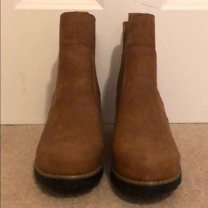 Universal Thread boots